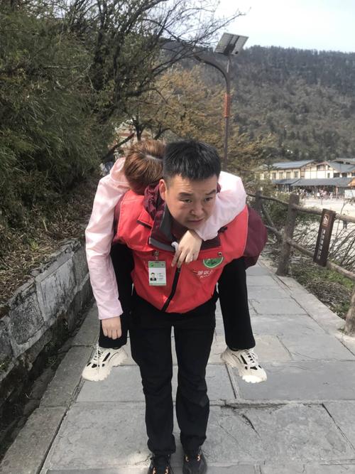 景区女游客高反去世,高原反应的女游客