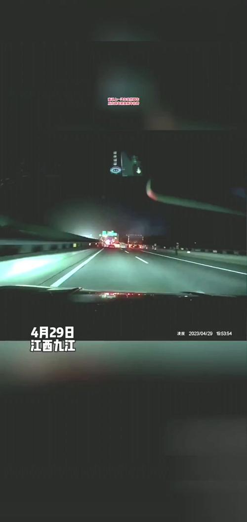 新澳门全年免费料新澳和300斤巨石砸中汽车与巨石砸死