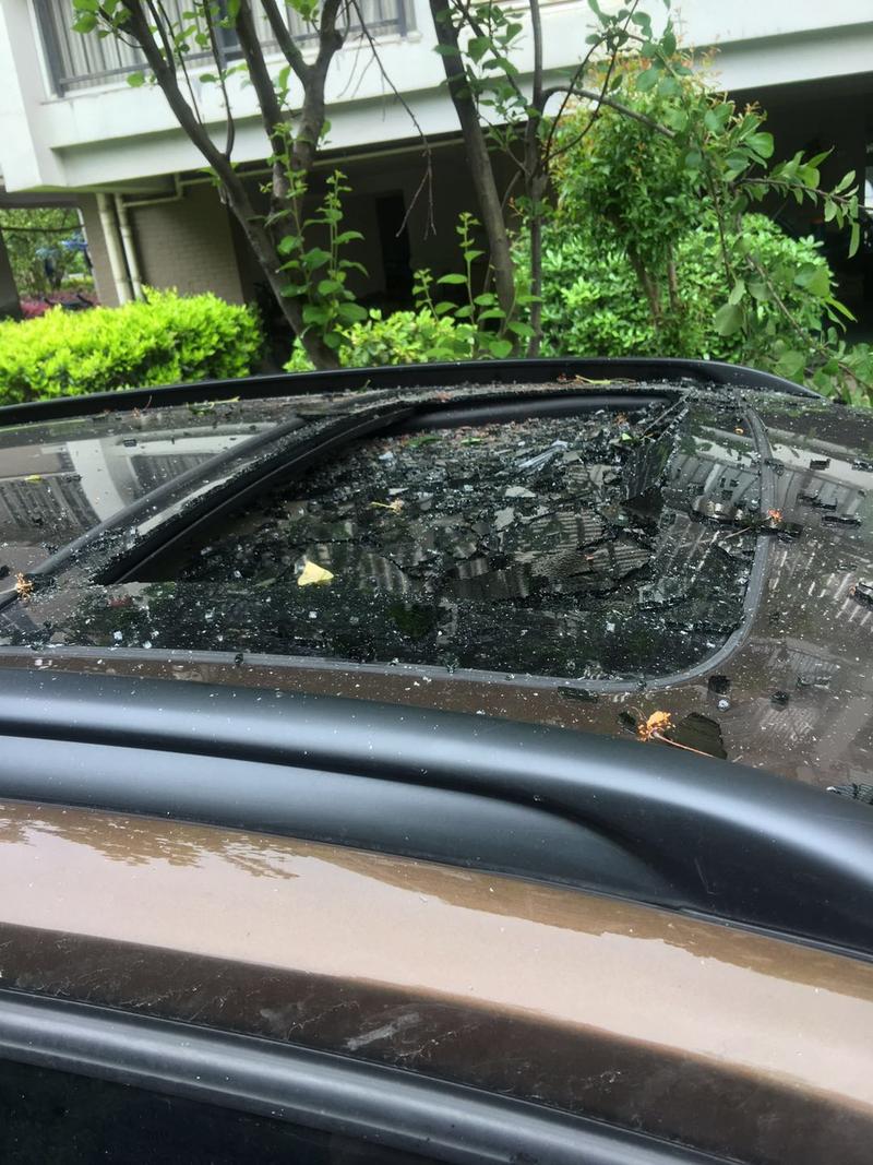 二四六香港资料期期准中特和天降花盆砸路人脚边与花盆坠落将人砸死